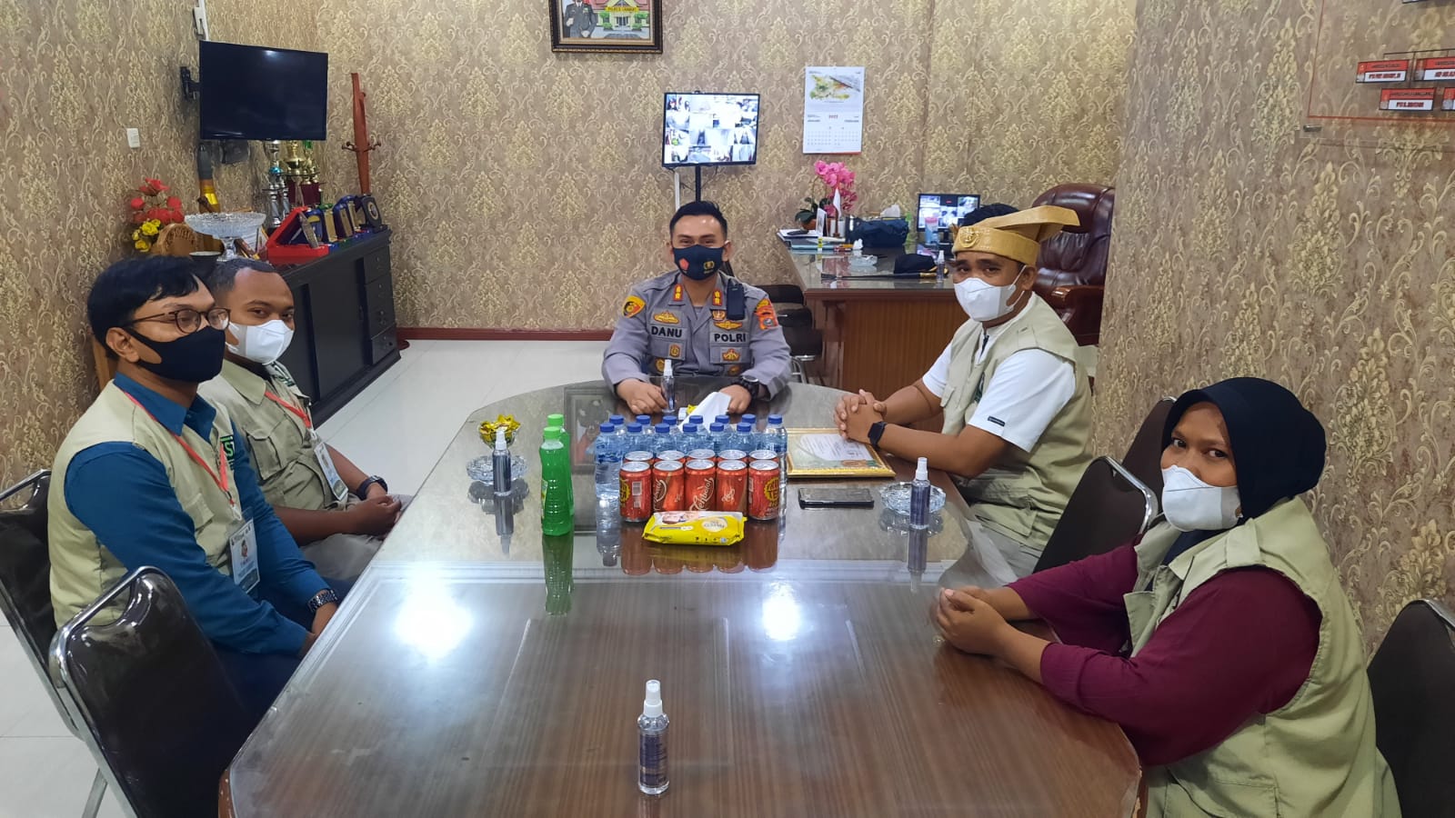 KSJ Beri Penghargaan Tokoh Sosial Kepada Kapolres Langkat