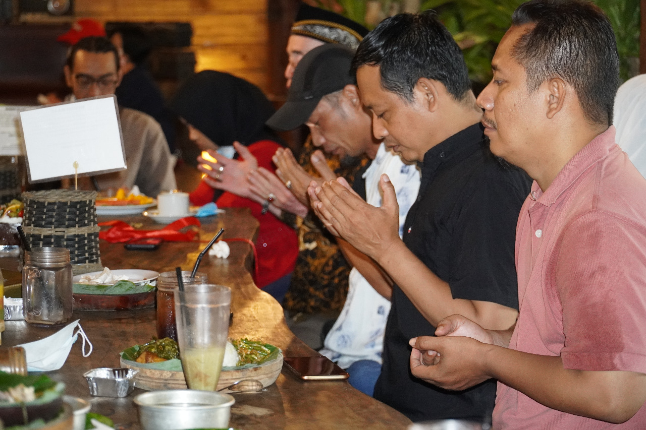 Film Alim Akan Tayang, Artis dan Kru Do’a Bersama