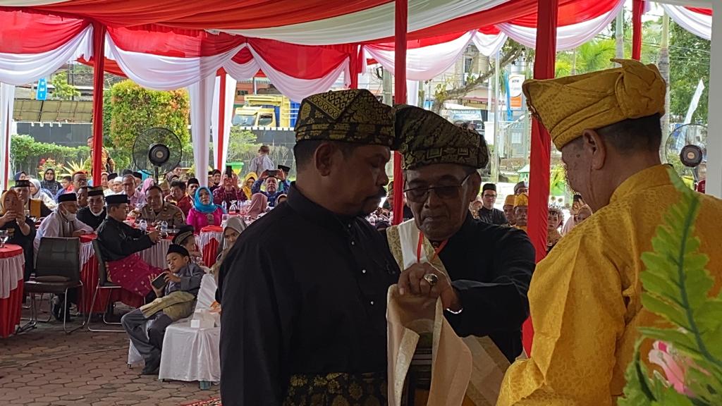 Rahudman Diberi Gelar Datuk Laksamana Wira Diraja oleh Kerajaan Bedagai