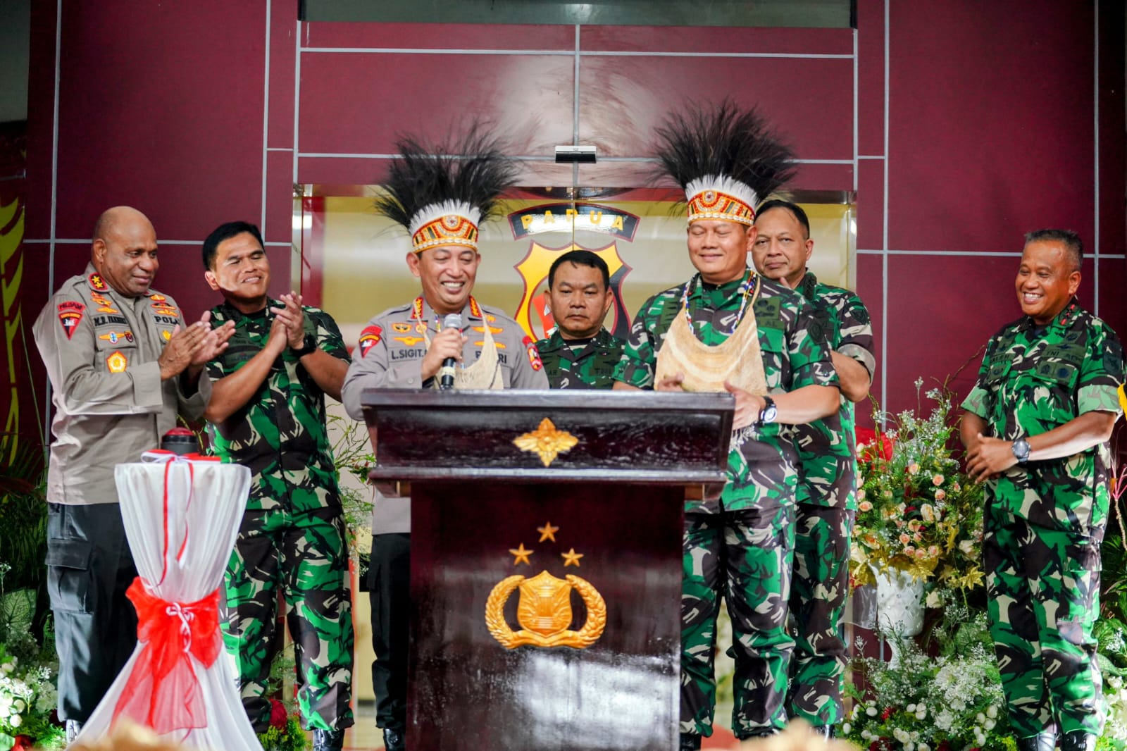 Sinergitas Makin Kokoh, Kapolri & Panglima TNI Resmikan Mapolda Papua Baru