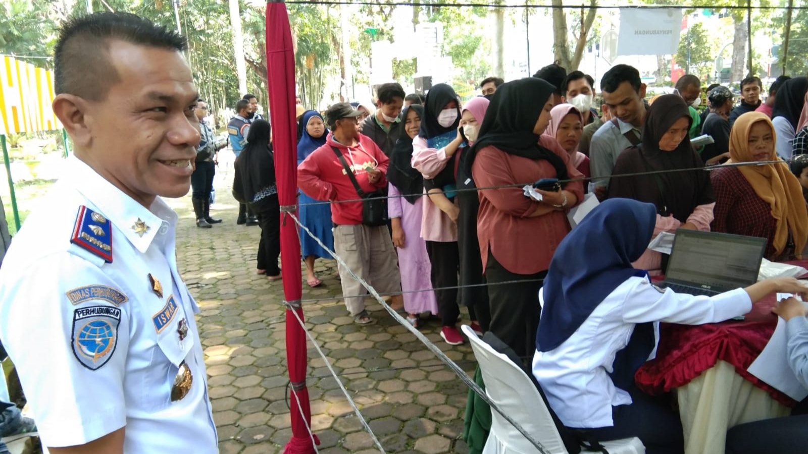 Antusias Warga Ngantri Tiket Mudik Bareng Pemko Medan