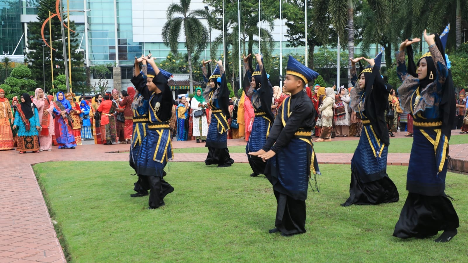 Penampilan Bakat Siswa Semarakkan Peringatan Hardiknas di Medan
