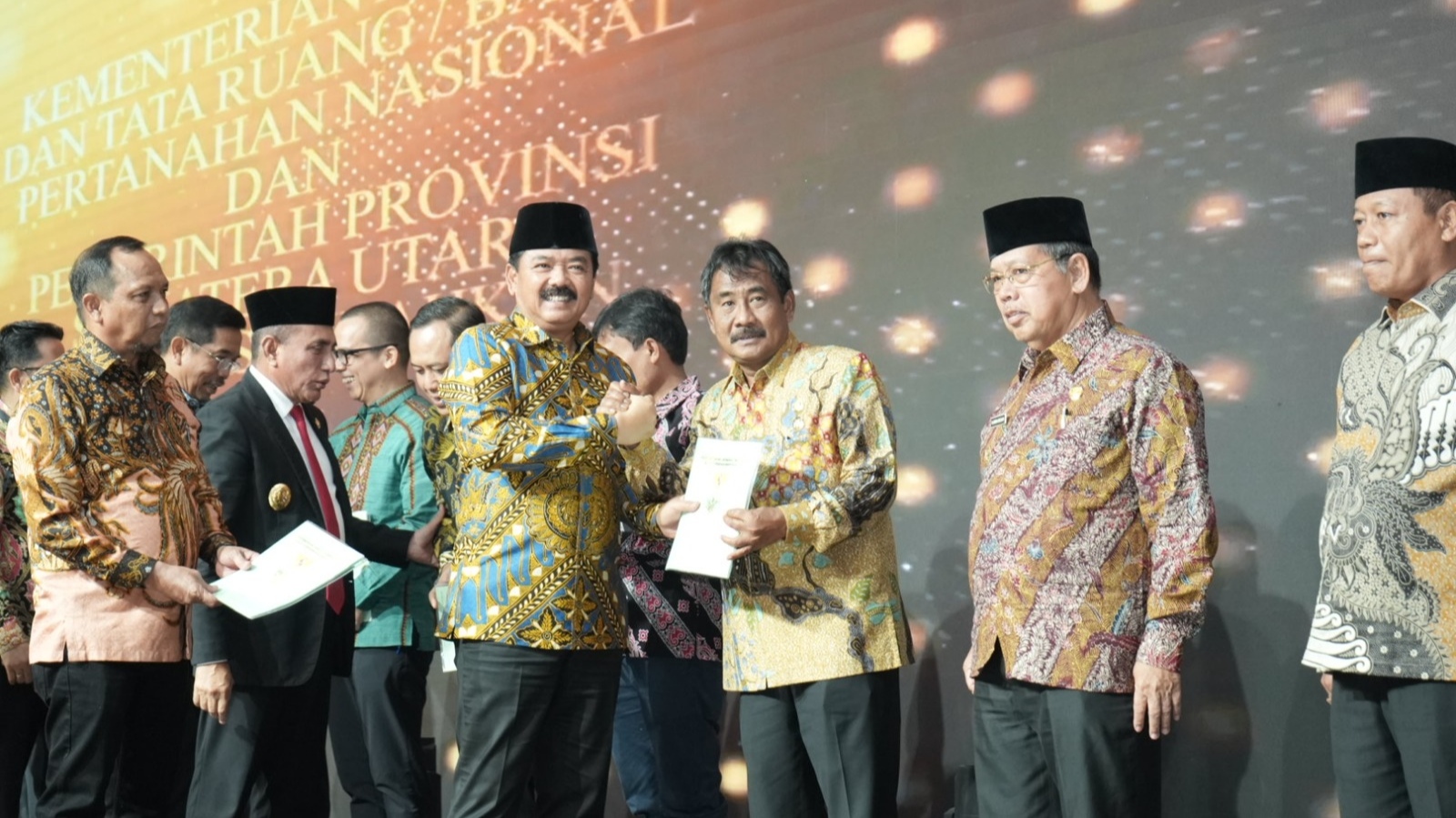 Walikota Binjai Terima Sertipikat Aset Pemerintah dari Menteri ATR/BPN