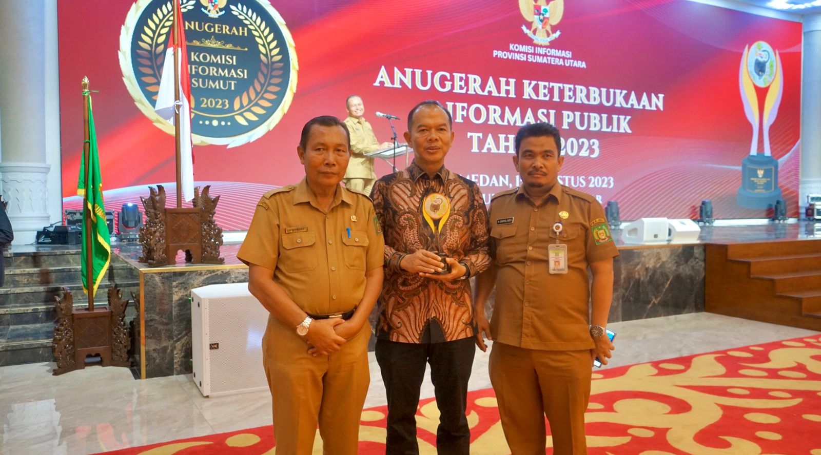 Langkat Terima Anugerah Kabupaten Informatif dari KI Sumut