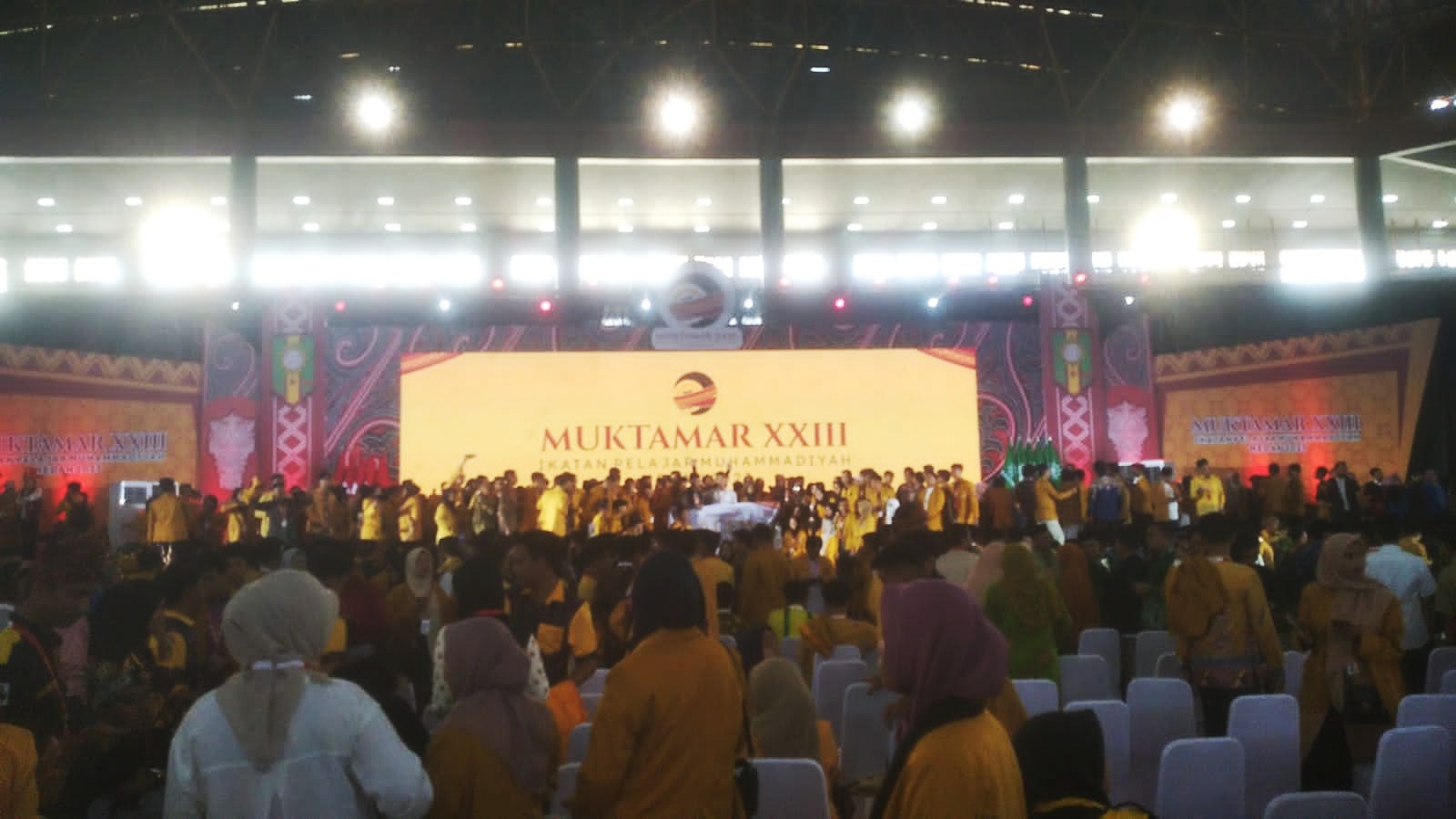 Lepas Rindu Bertemu Kader IPM, Jokowi Tunda Keberangkatan ke Afrika