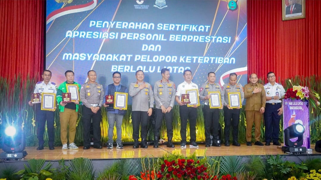 Ciptakan Tertib Berlalulintas, Walikota Medan Terima Penghargaan Kapolda Sumut