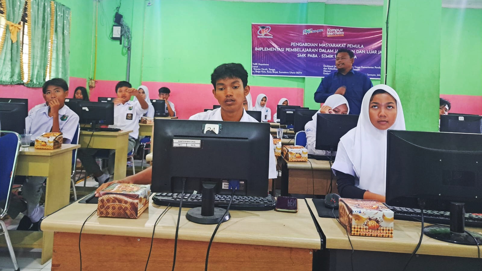Implementasi Pembelajaran Elektronik oleh STMIK Kaputama di SMK Swasta PABA Binjai