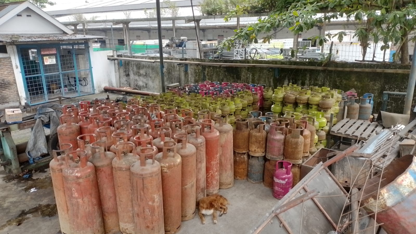 Oplosan Gas LPG Subsidi di KIM II Digerebek, Tiga Tersangka Ditahan