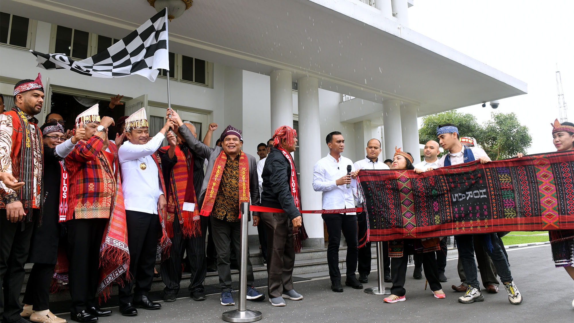 Kain Ulos 1.000 Meter Akan Dibentangkan di Monas Jakarta