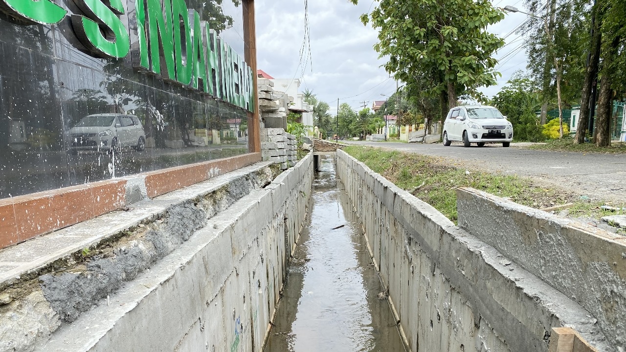 Peningkatan Kapasitas Saluran Drainase Jalan Saudara Ujung Capai 98%