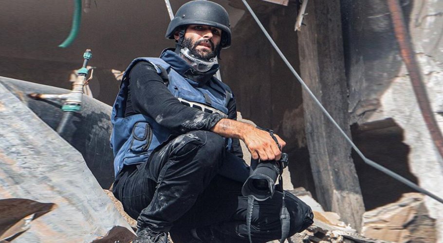 Wartawan Hebat Berdiri di Jalur Gaza, ‘MOTAZ AZAIZA’ Harapan Dunia untuk Lihat Kekejaman Israel