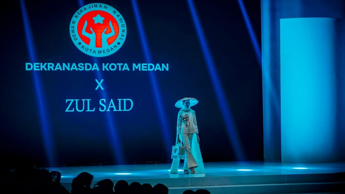 Hasil Wastra Terbaik & Kolaborasi 3 Desainer Tanah Air Ditampilkan Dekranasda Medan di IFW 2024