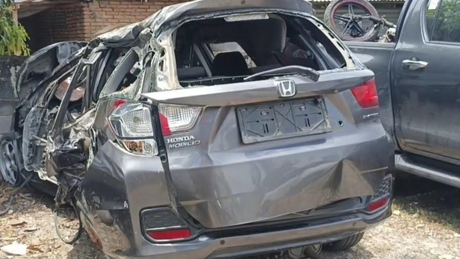 Tragedi KA Hantam Mobil Mobilio di Sumut Tewaskan 4 Orang