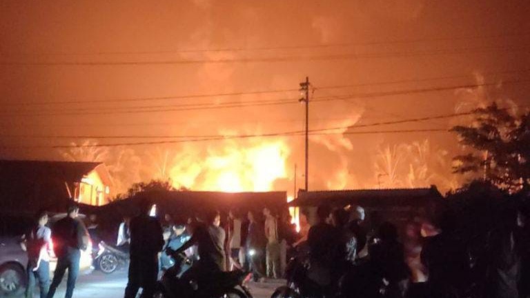 Gudang BBM Ilegal Milik Oknum Aparat Meledak, Hebohkan Warga Stabat