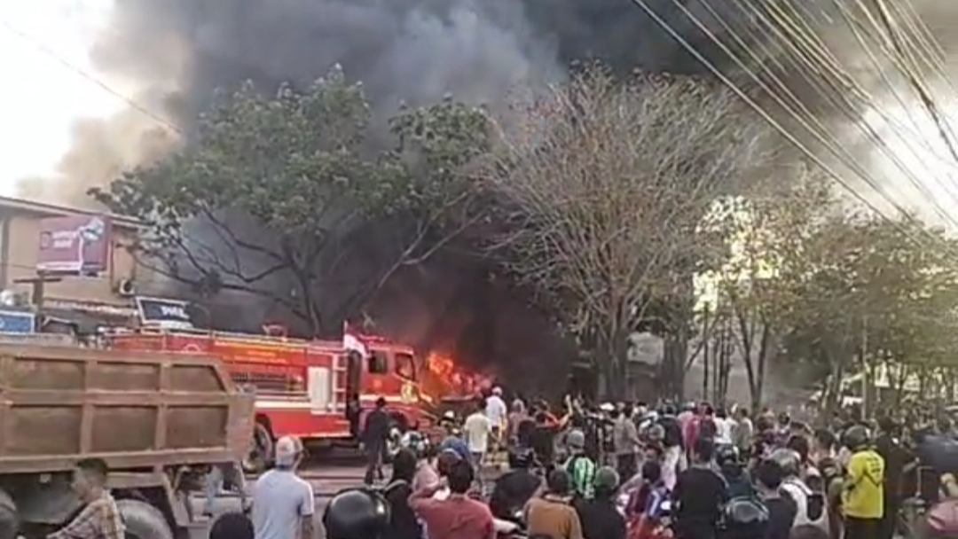 Rumah Makan & Bengkel Sepeda Terbakar, Lokasi Sebelah Gereja GSJA Medan