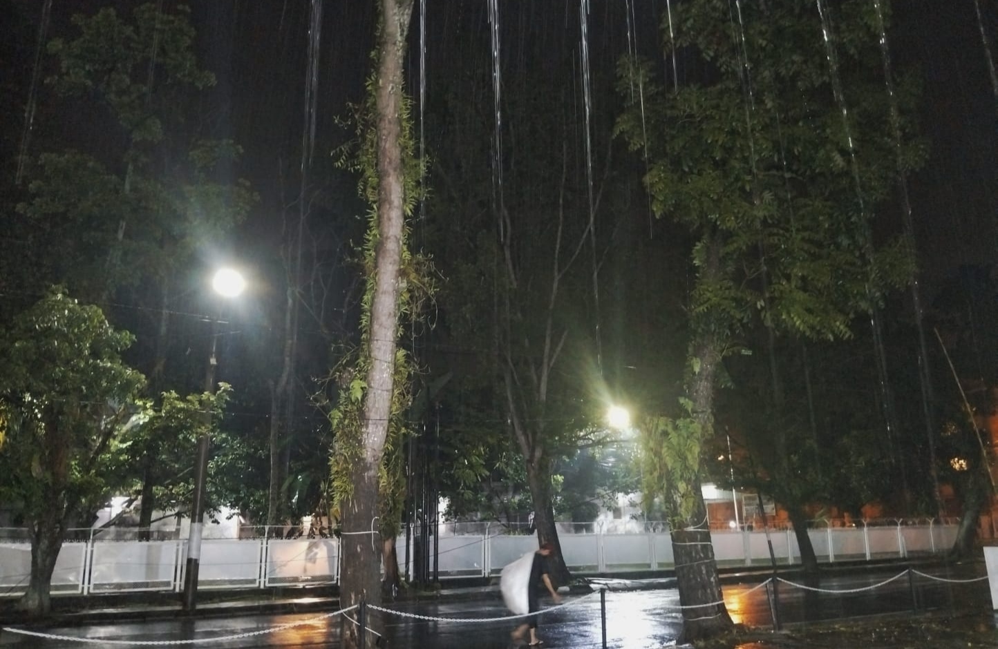 BMKG Ingatkan Akhir Tahun 2024 Waspadai Cuaca Ekstrem, Banjir & Longsor