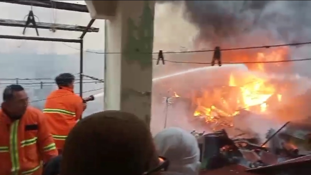 Jumlah APD Kurang, Kekecewaan Tim Damkar Langkat Menjadi Api Dalam Sekam