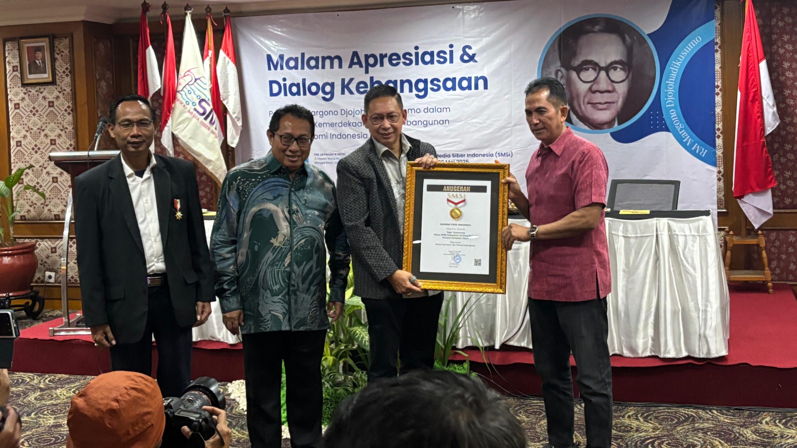 Wong Chun Sen Terima Anugerah Sahabat Pers dari SMSI