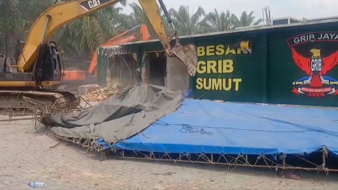Sempat Alot, Diskotek Marcopolo & Markas GRIB Sumut Akhirnya Runtuh