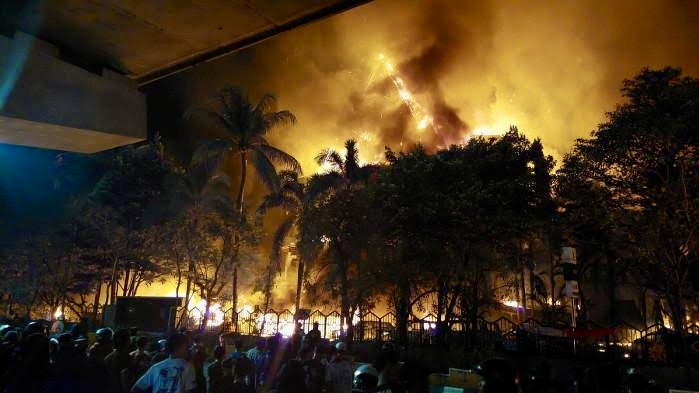 Gedung DPRD Makassar Dibakar Massa, Kasi Kesra Tewas Terjun Hindari Api