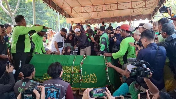 Ribuan Driver Ojol Iringi Pemakaman Almarhum Affan Kurniawan
