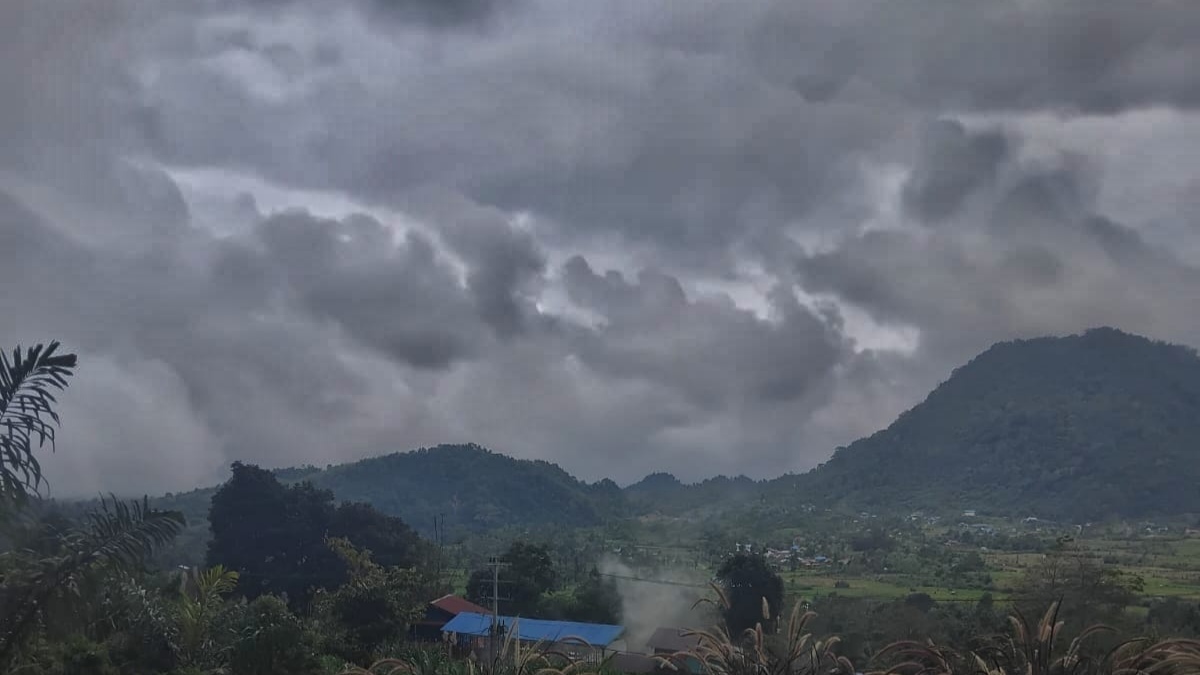 BMKG Ingatkan Potensi Hujan Lebat Disertai Petir dan Angin Kencang di Sumut