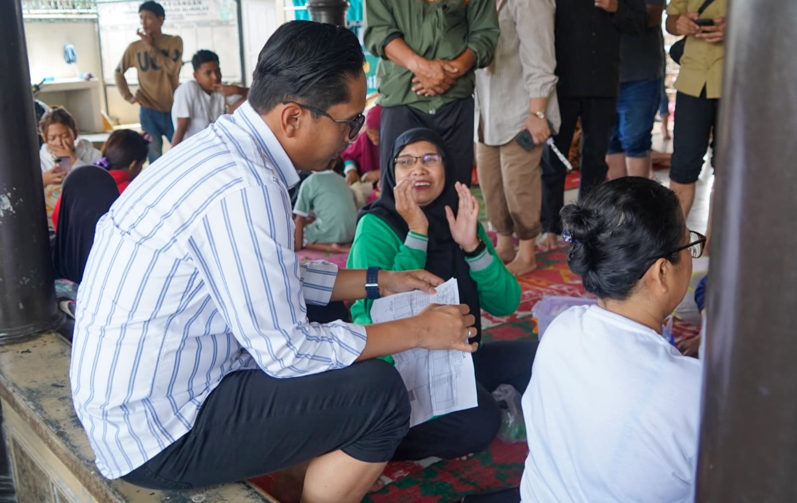 Bantuan Logistik untuk Pengungsi Banjir Disalurkan Walikota Medan