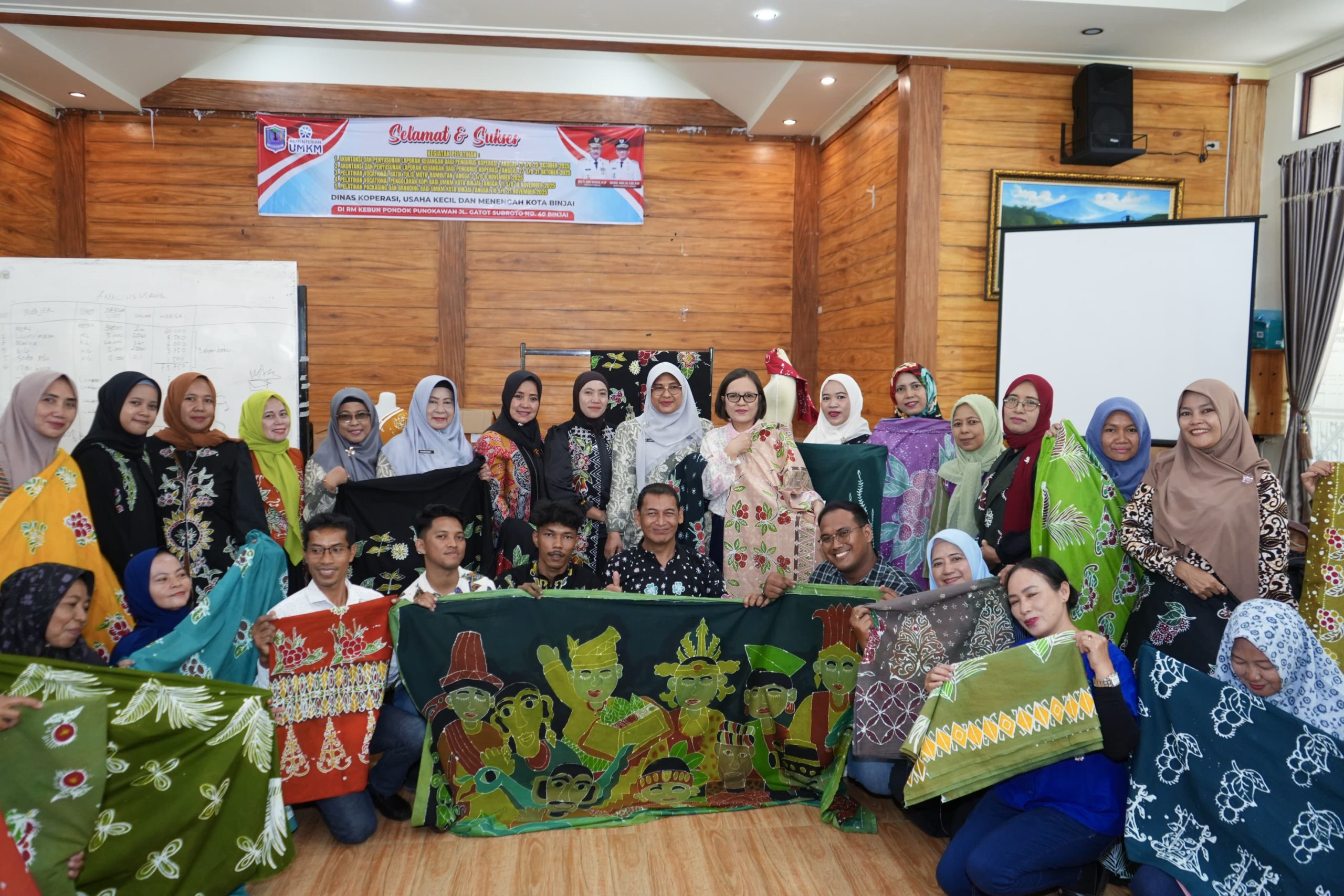 Pengembangan Ekonomi Kreatif Lewat Pelatihan Batik Motif Rambutan Didukung PKK Binjai