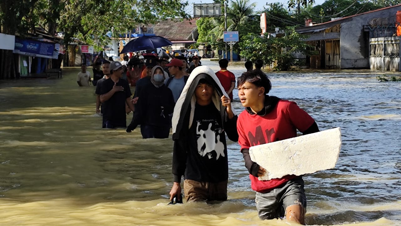 Terendam Banjir 3 Meter, Warga Hinai Butuh Air Bersih dan Perlengkapan Bayi