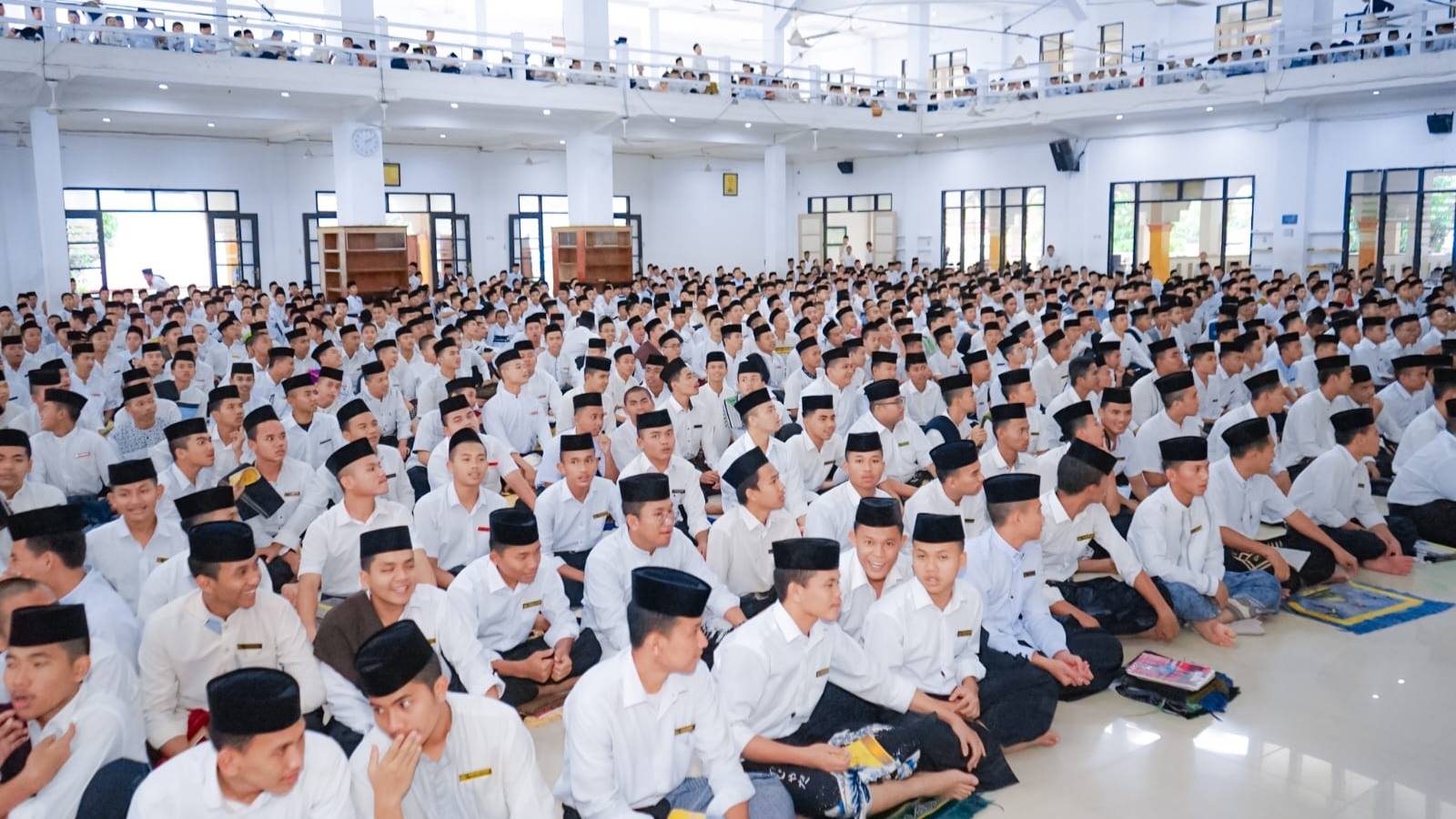 Kunjungi Pesantren Ar-Raudlatul Hasanah, Rico Waas Bakar Semangat Santri