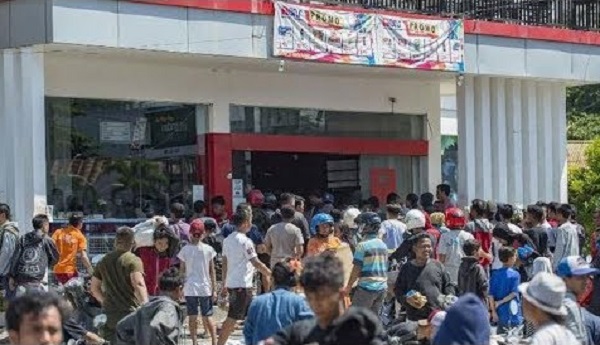 Warga Diduga Menjarah Minimarket di Tapteng Usai Terisolasi Banjir dan Longsor