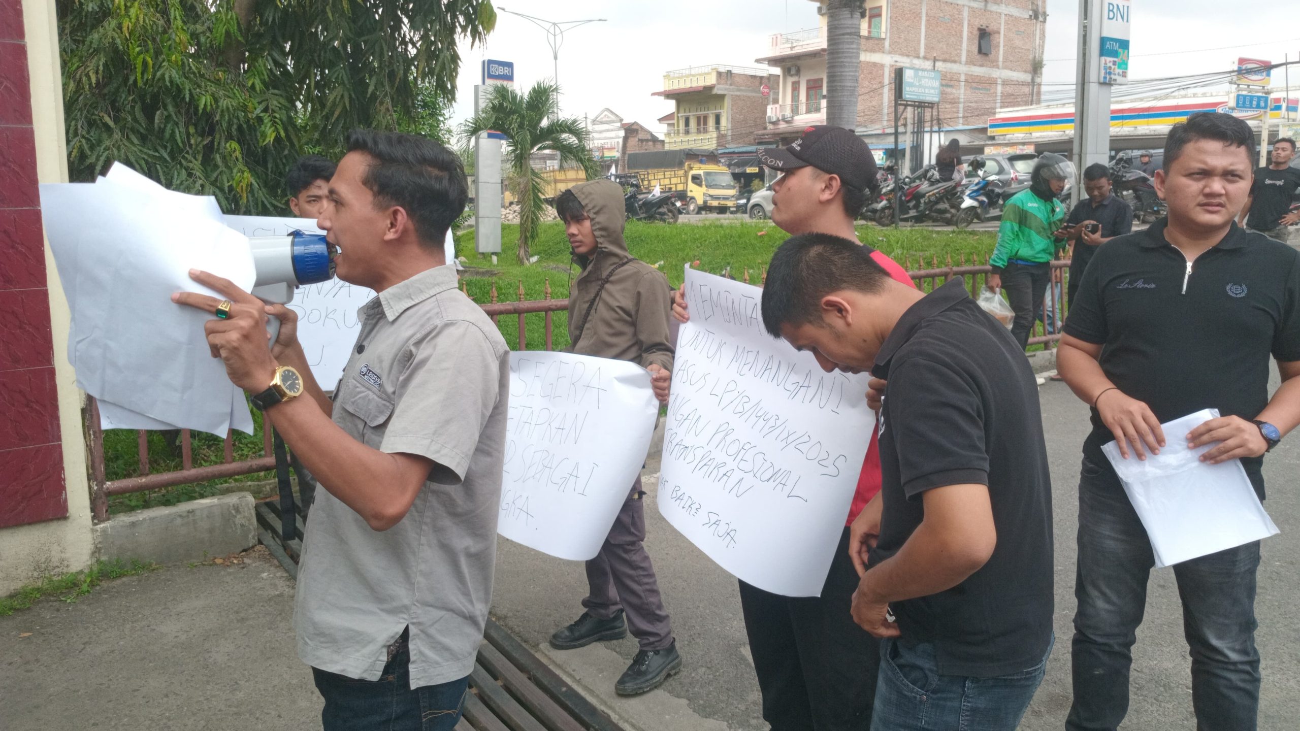 Aksi di Mapolda Sumut, AMANAT Tuntut Penetapan Tersangka Kasus Penggelapan Dokumen PT PSU