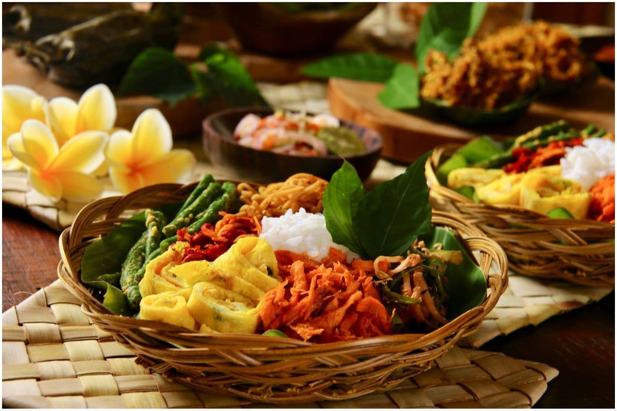 Implementasi Konsep Halalan Thayyiban dalam Industri Makanan Modern