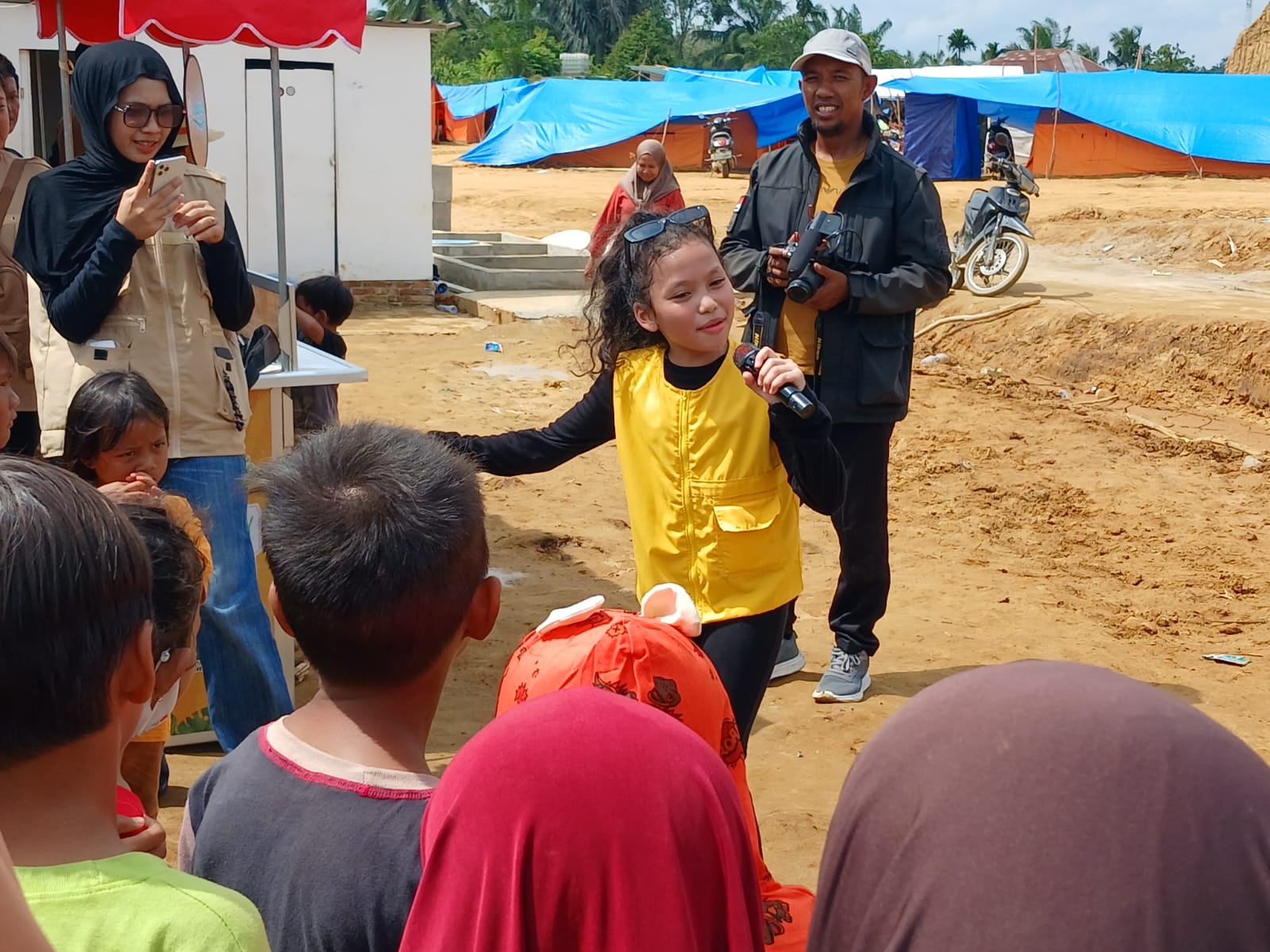 Trauma Healing! Memey Relawan Cilik Hibur Anak Pengungsi Banjir Aceh Tamiang Lewat Dongeng
