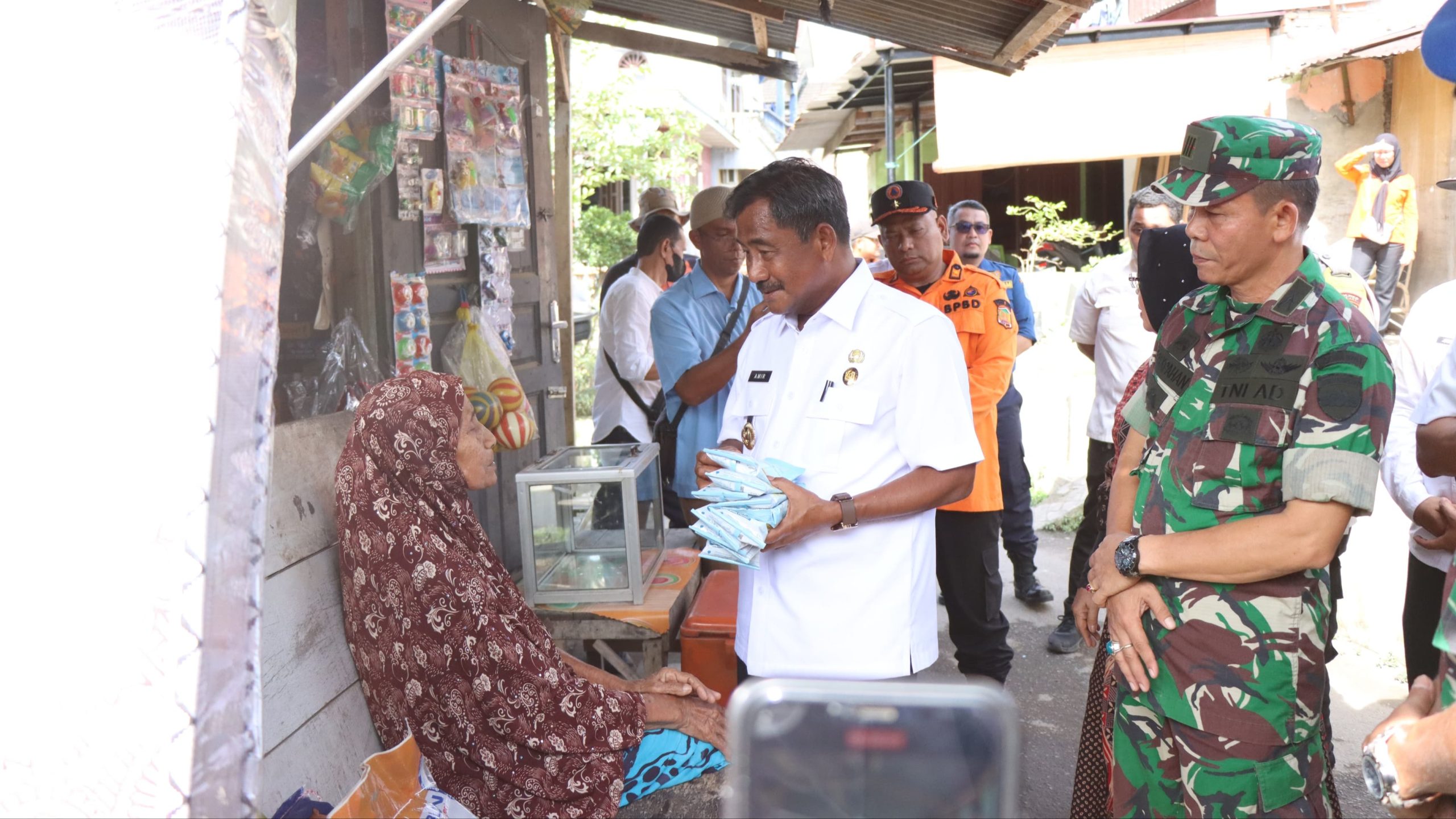 Pemko Binjai Serahkan Bantuan Pusat ke 8.004 KK Terdampak Banjir