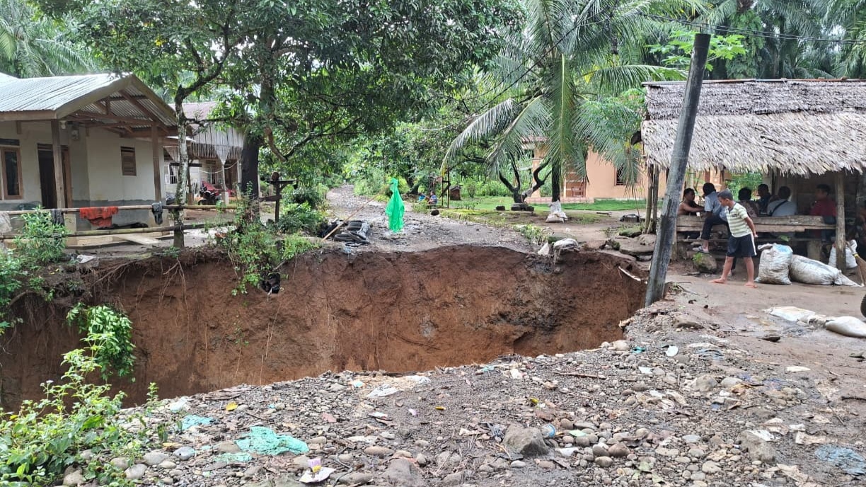 Diguyur Hujan Deras: Tanah Ambles, Longsor dan Banjir Terjadi di Kuala Langkat