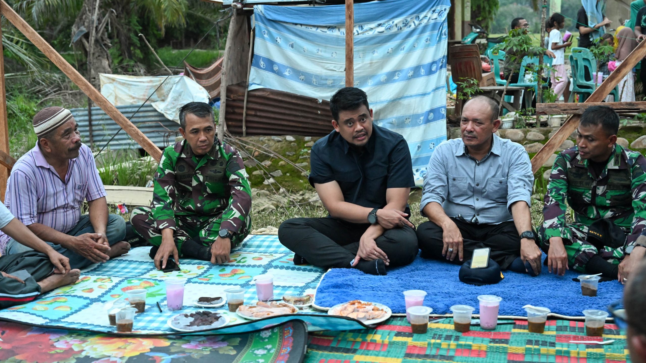 Perdana Ramadan, Gubernur Bobby Buka Puasa Bersama Warga Hunian Korban Banjir Sorkam